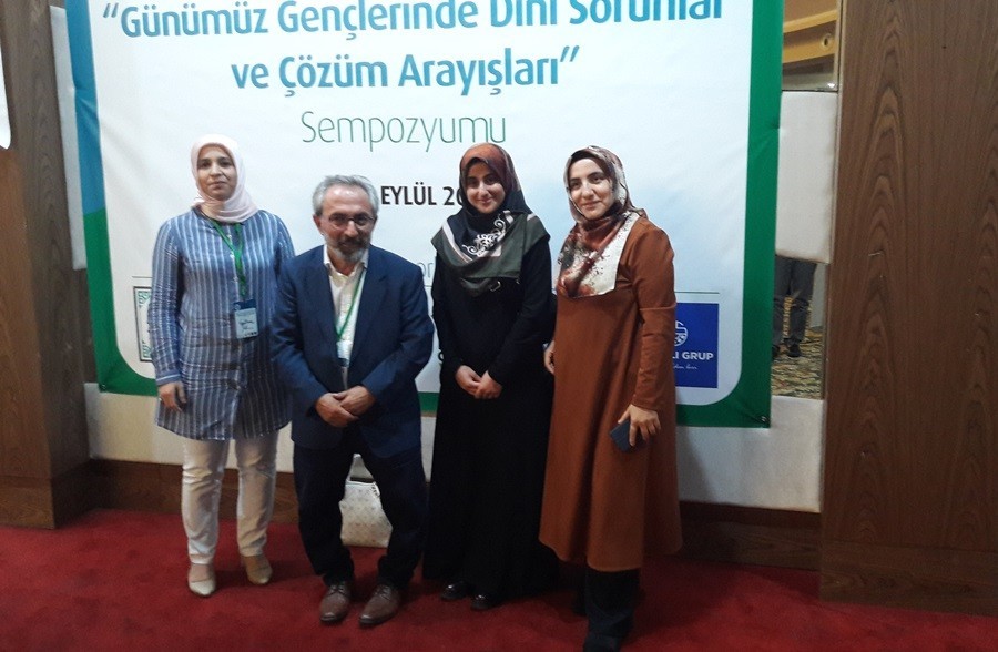 Adana’da gençlerin dini sorunları ve çözüm arayışları tartışıldı 