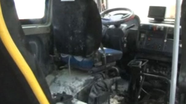 Adana'da hareket halindeki dolmuş yandı