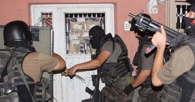 Adana'da helikopter destekli şafak operasyonu