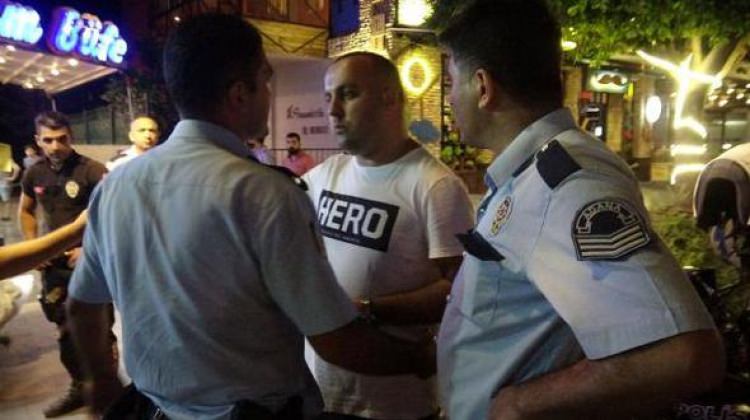 Adana'da 'Hero' yazılı tişört giyen şahıs gözaltına alındı!