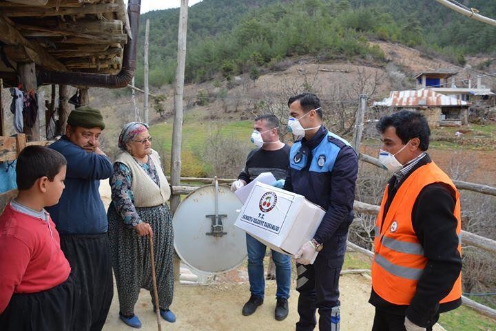 Adana’da ihtiyacı olan 5 bin 50 haneye ulaşıldı, ihtiyaçları karşılandı 