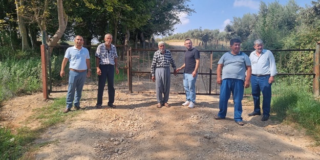 Adana'da ilginç olay! Sahibi yolu kapatınca mahalleli kapıda kaldı