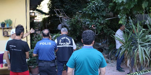Adana'da iş faciası! Demir yığının altında kaldılar