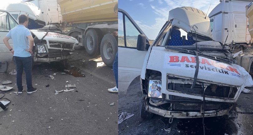 Adana'da işçi servisiyle otomobil çarpıştı: 3 ölü 7 yaralı