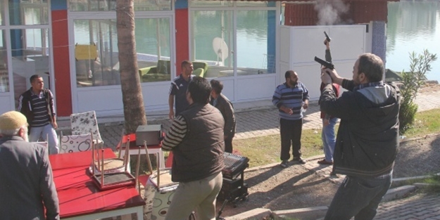 Adana'da kaçak büfe sahipleri polisle çatışmaya girdi