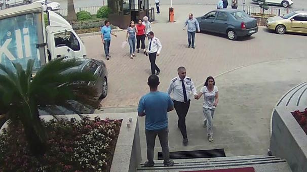 Adana'da kadın hırsızı kadınlar evire çevire dövdü