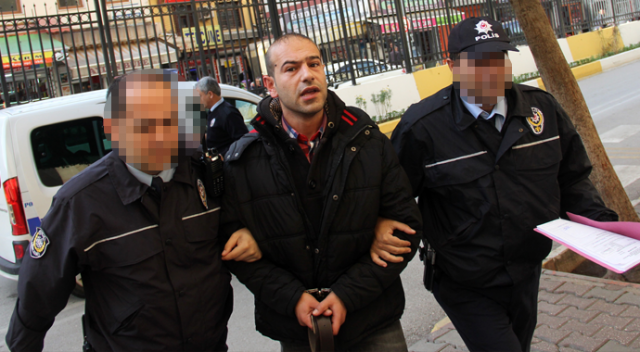 Adana'da kemerle eşini döven adam adliyeye elinde kemerle geldi
