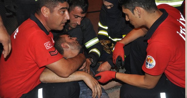 Adana'da kendini içeri kilitleyip evi yaktı