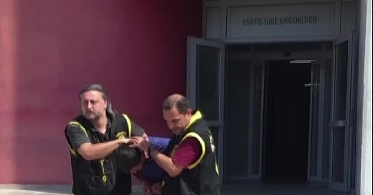 Adana'da kesinleşmiş 12-25 yıl hapis cezalı 4 firari hükümlü şafak baskınında yakalandı