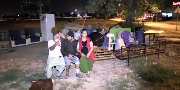 Adana'da kirasını ödeyemeyen aile sokakta kaldı