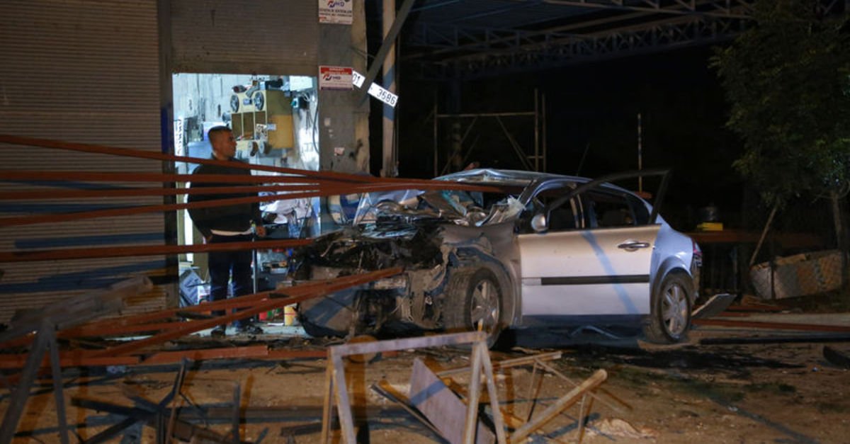 Adana'da kontrolden çıkan otomobil, profil demirlere çarptı: 1 ölü