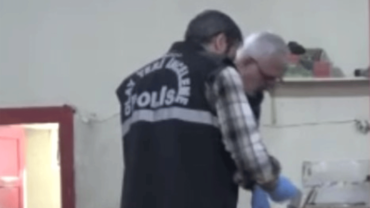 Adana'da korkunç olay: Okey masasında oynayan iki kişiye kurşun yağdırdı!