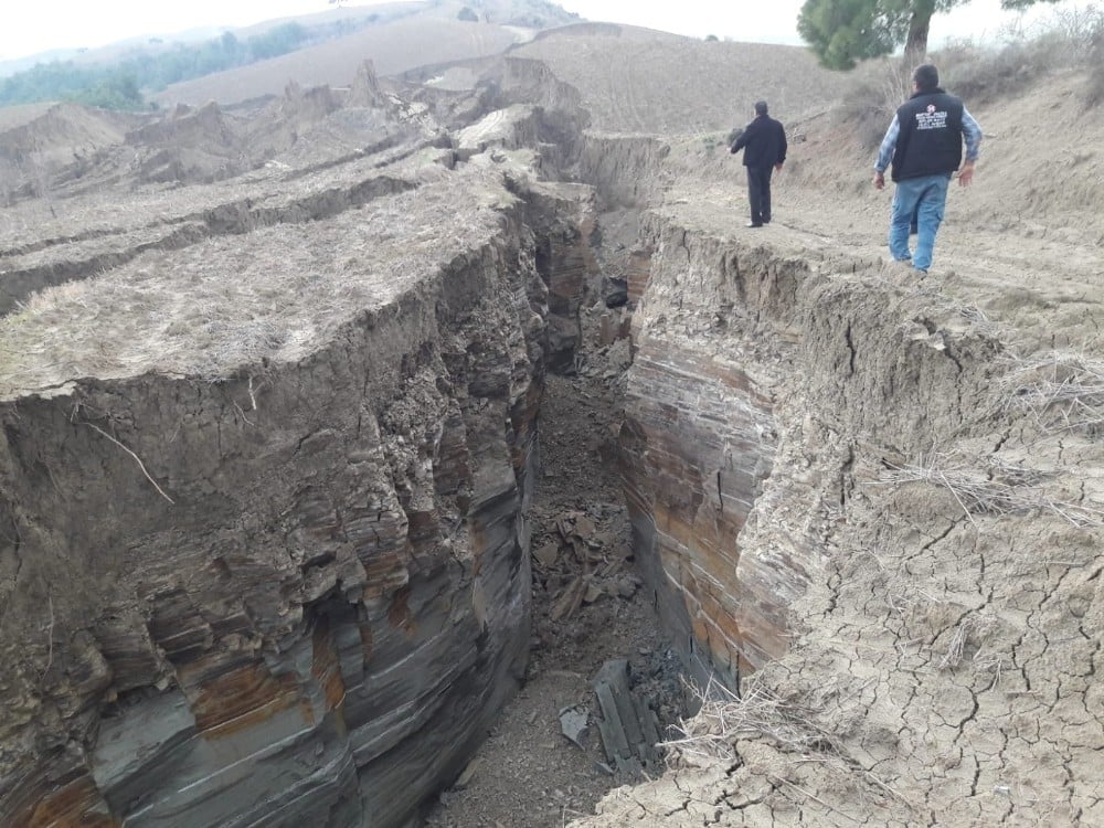 Adana’da korkutan heyelan 