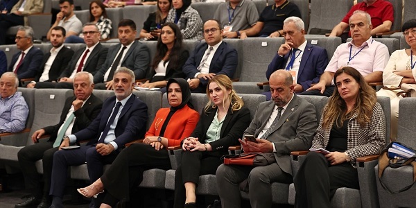 Adana'da "Kreatif Endüstrilerde Kadrajın Ekonomisi" paneli düzenlendi