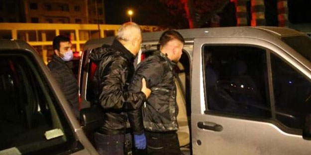 Adana'da kuyumcuya girmeye çalışan hırsızlar yakalandı