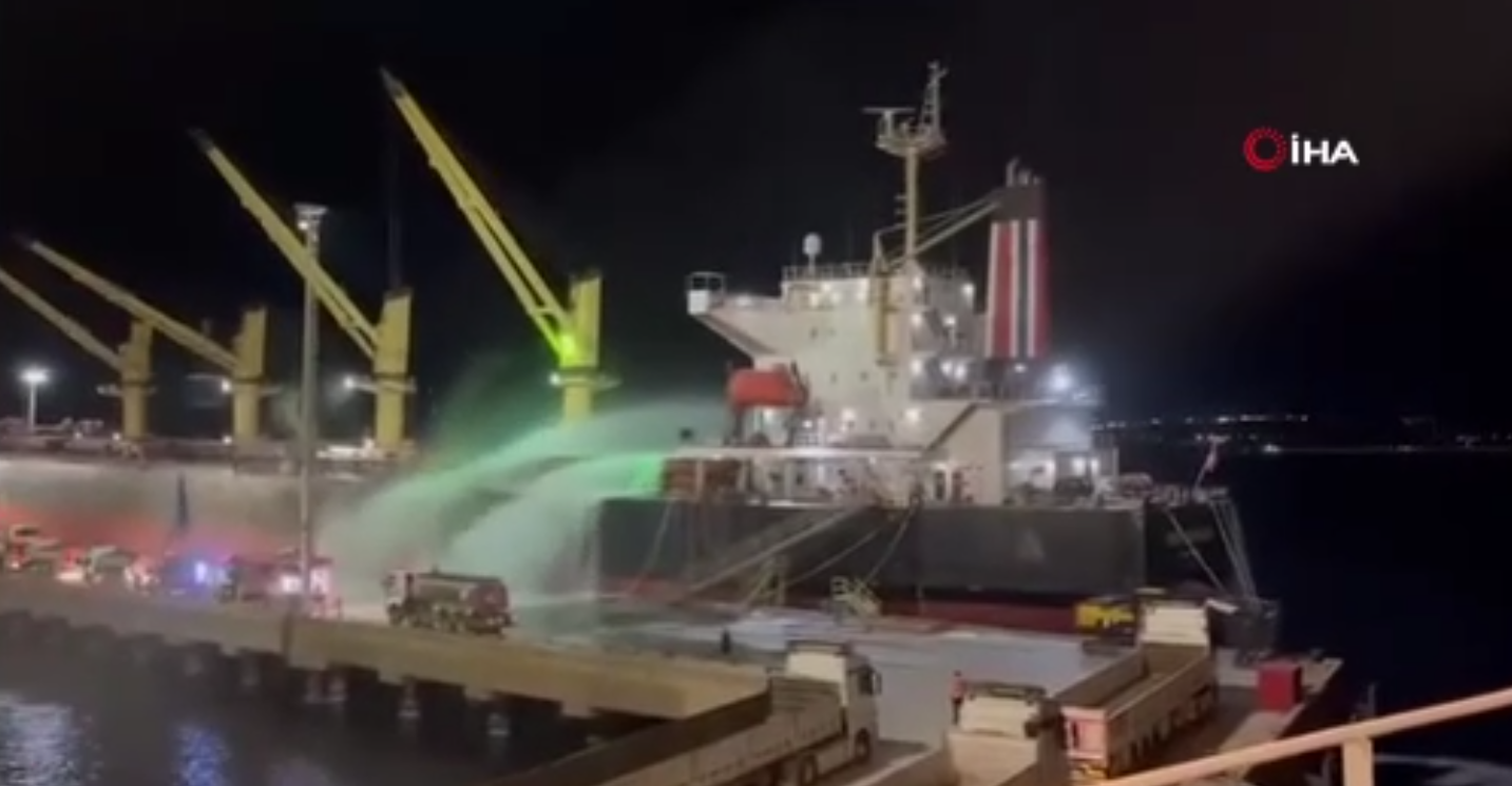 Adana'da limanda gemi yangını