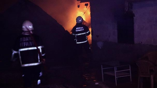 Adana'da marangozhanede yangın çıktı