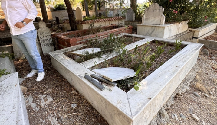 Adana'da mezarlar tahrip edildi