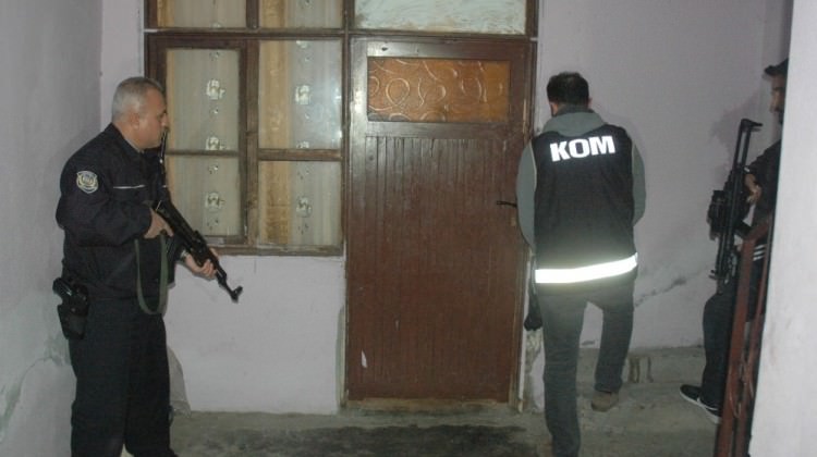 Adana’da operasyon: 25 kişi gözaltında