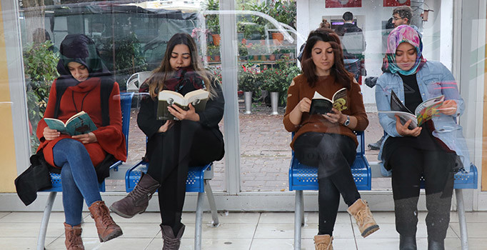 Adana'da örnek proje: Otobüs durakları...