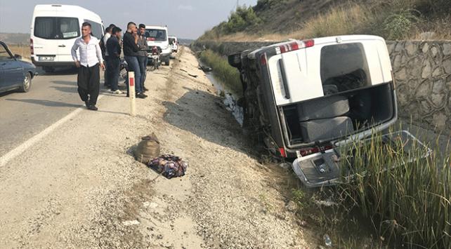 Adana'da otomobil ile minibüs çarpıştı: 16 kişi yaralandı
