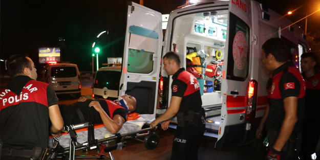 Adana'da otomobil ile polis motosikleti çarpıştı