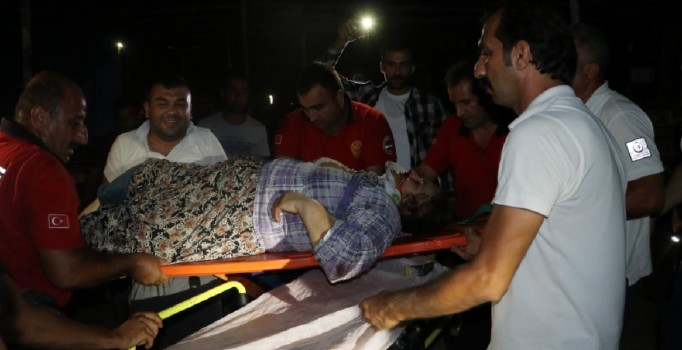 Adana'da otomobil ve hafif ticari araç çarpıştı: 1 ölü, 3 yaralı