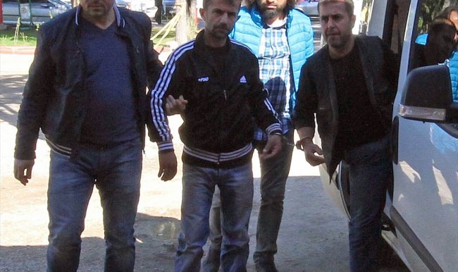 Adana'da otomobilde silah ve mühimmat bulundu