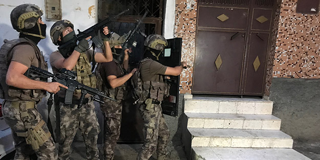 Kentte özel harekat destekli şafak operasyonu! Onlarca şüpheli için düğmeye basıldı