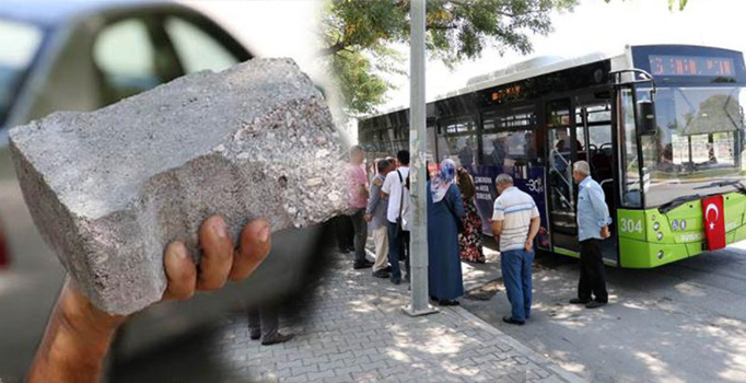 Adana'da parke taşlarıyla halk otobüsüne saldırdılar