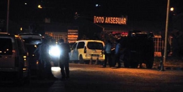 Adana'da PKK yandaşları üst üste bomba patlattı!