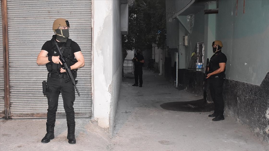 Adana'da PKK/KCK soruşturmasında gözaltı kararı verilen 29 şüphelinin yakalanması için operasyon