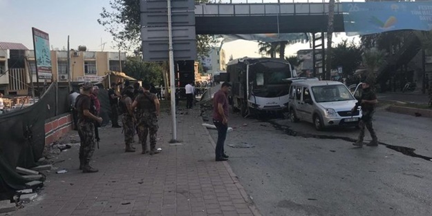 Polis aracına saldıran teröristler öldürüldü