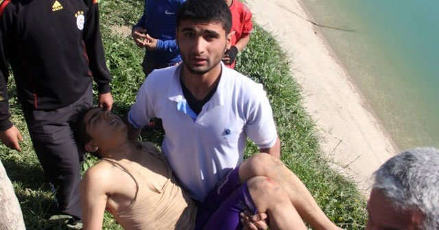 Adana'da polis ile çocuk ele ele hayat kurtardı