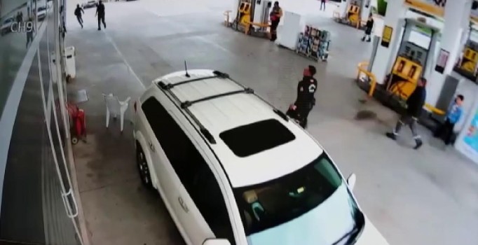 Adana’da polis uyuşturucu tacirini böyle kovaladı
