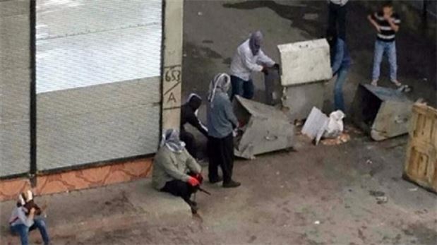 Adana'da polise uzun namlulu silahlarla ateş açıldı