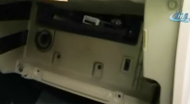 Adana’da polisin kovaladığı araçtan silah çıktı
