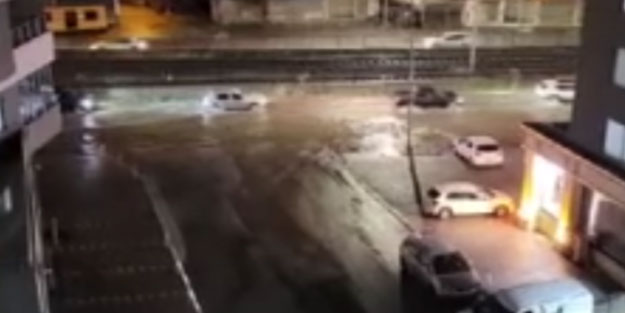 Adana’da sağanak yağış etkili oldu