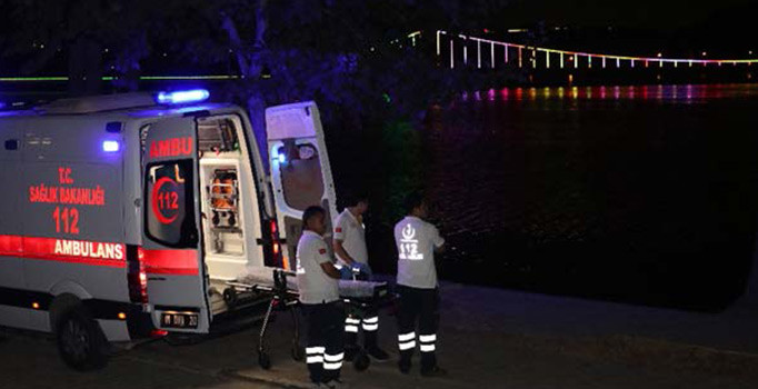 Adana'da serinlemek için nehre giren genç kayboldu