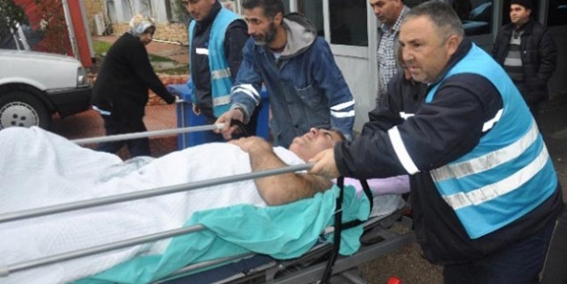 Adana'da servis minibüsü devrildi