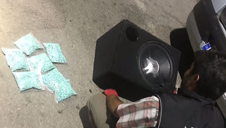 Adana’da ses sisteminden 8 bin uyuşturucu hap çıktı