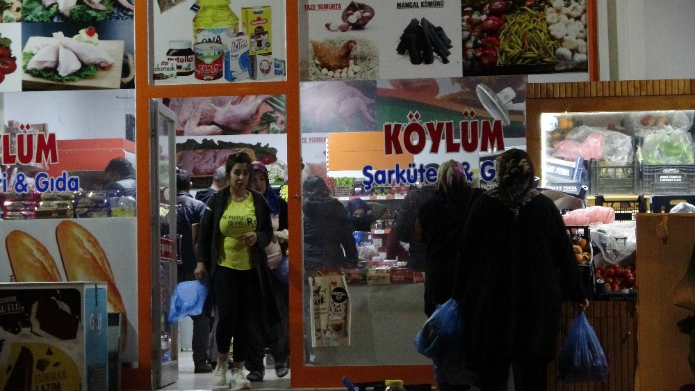 Adana’da sokağa çıkma yasağı vatandaşı sokağa döktü 