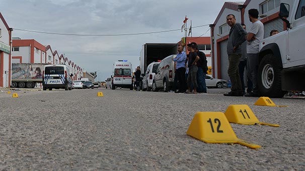 Adana'da sokak ortasında çatışma çıktı: 1 ölü, 4 yaralı