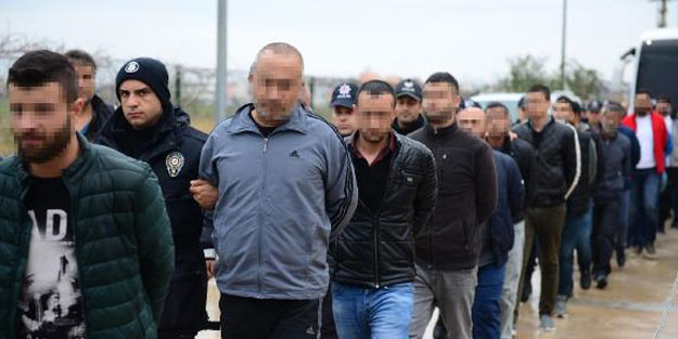 Adana'da suç örgütüne operasyon; 1'i polis 31 kişi...