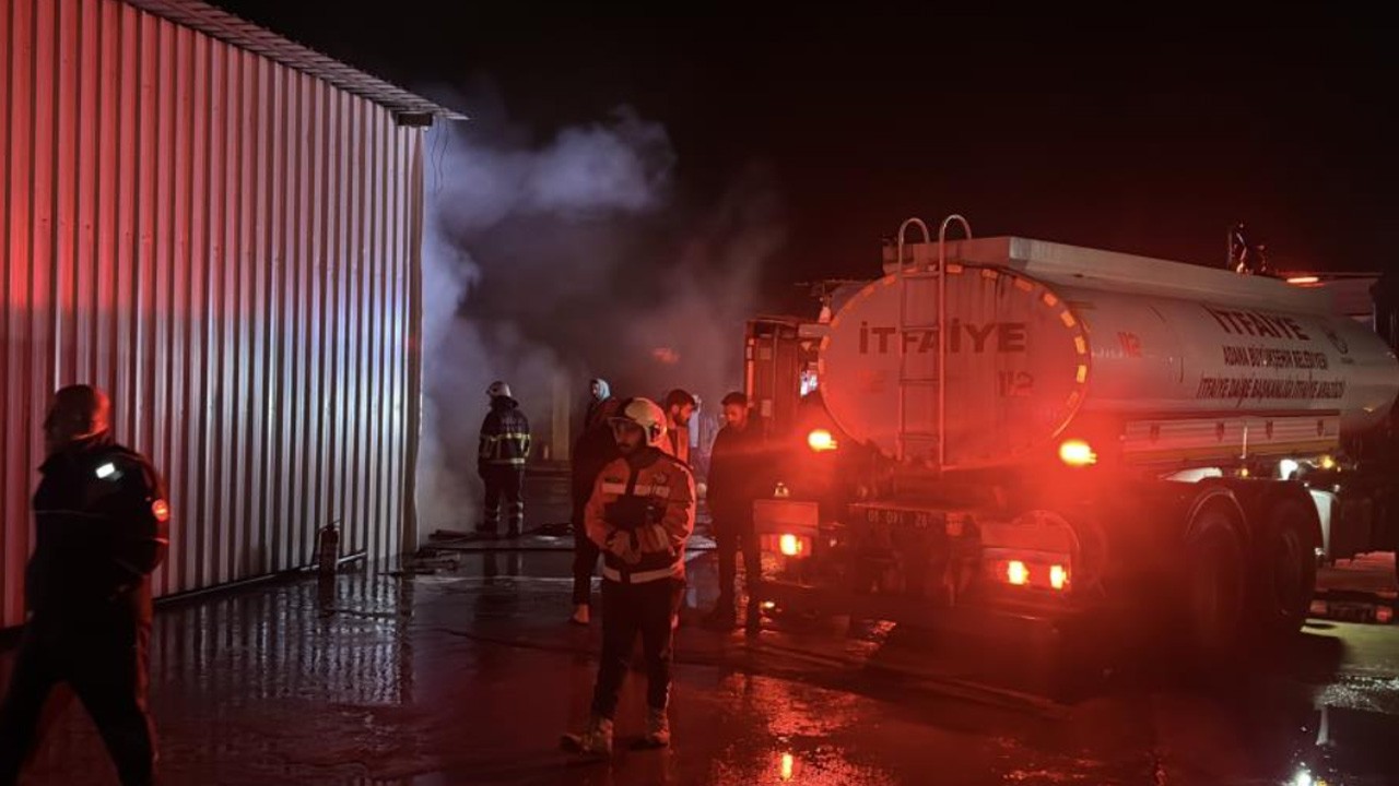 Adana'da tavuk çiftliği yandı