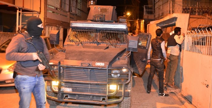 Adana'da terör operasyonu: 14 gözaltı