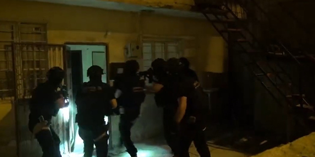 Adana'da terör örgütü DEAŞ'a büyük operasyon! El bombası ve çok sayıda silah ele geçirildi