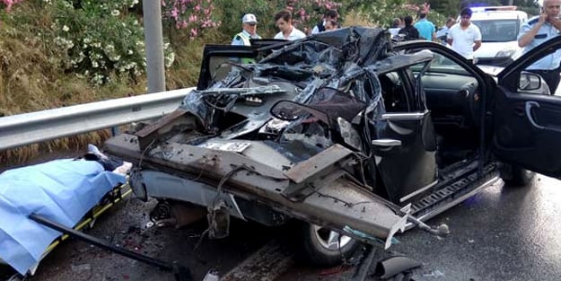 Adana'da trafik kazası yaşandı: 1 ölü, 2 yaralı