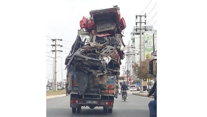 Adana'da trafikte tepki çeken görüntü