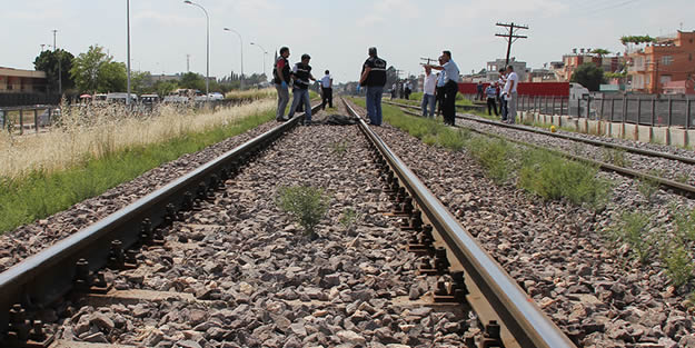 Adana'da trenin çarptığı yaya öldü